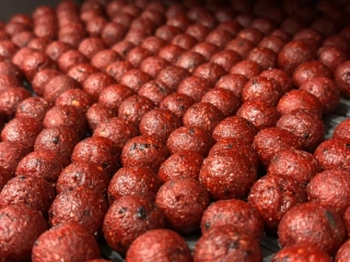 BLACKOUT BAITS Boilies Jahoda 5kg 20mm